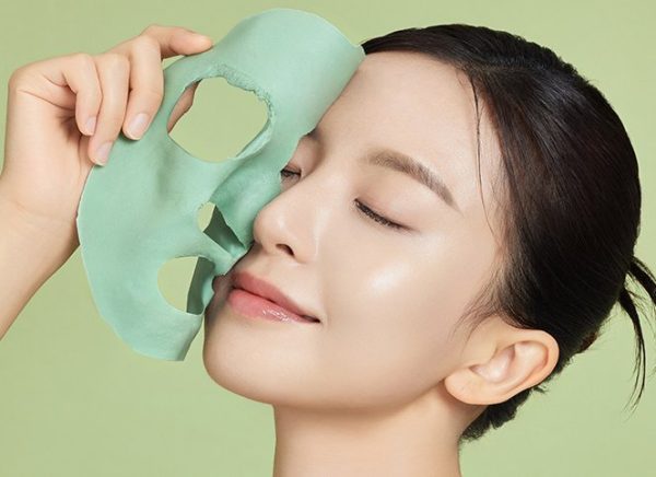 SPA στο σπίτι, αλγινική μασκα κατα του πρηξίματος γεμάτη με φύκια Σπιρουλίνα, πλούσια σε θρεπτικά συστατικά και βιταμίνες Α, Ε και Κ για την ενυδάτωση του δέρματος και τη διατήρηση της ελαστικότητάς του, θα είναι το σημείο στάσης για το δέρμα σας σε αναζήτηση ηρεμίας!