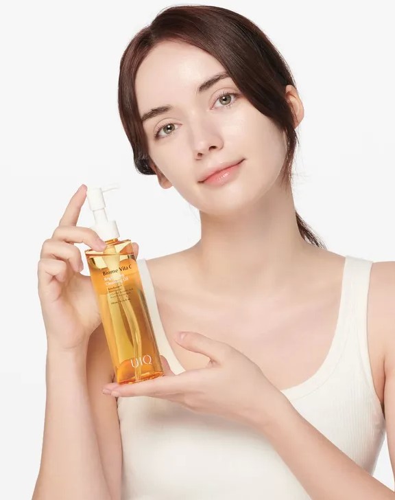 UIQ Biome Vita C Brightening Cleansing Oil 200ml